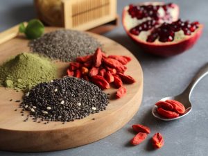 Les nouveaux super-aliments qui font sensation dans les cuisines du monde et leurs bienfaits