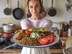 Le boom de la cuisine végétale chez les influenceurs food français inspire les nouvelles générations