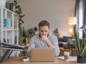 Solutions high-tech pour lutter contre la sédentarité en télétravail et rester actif sans bouger de chez soi