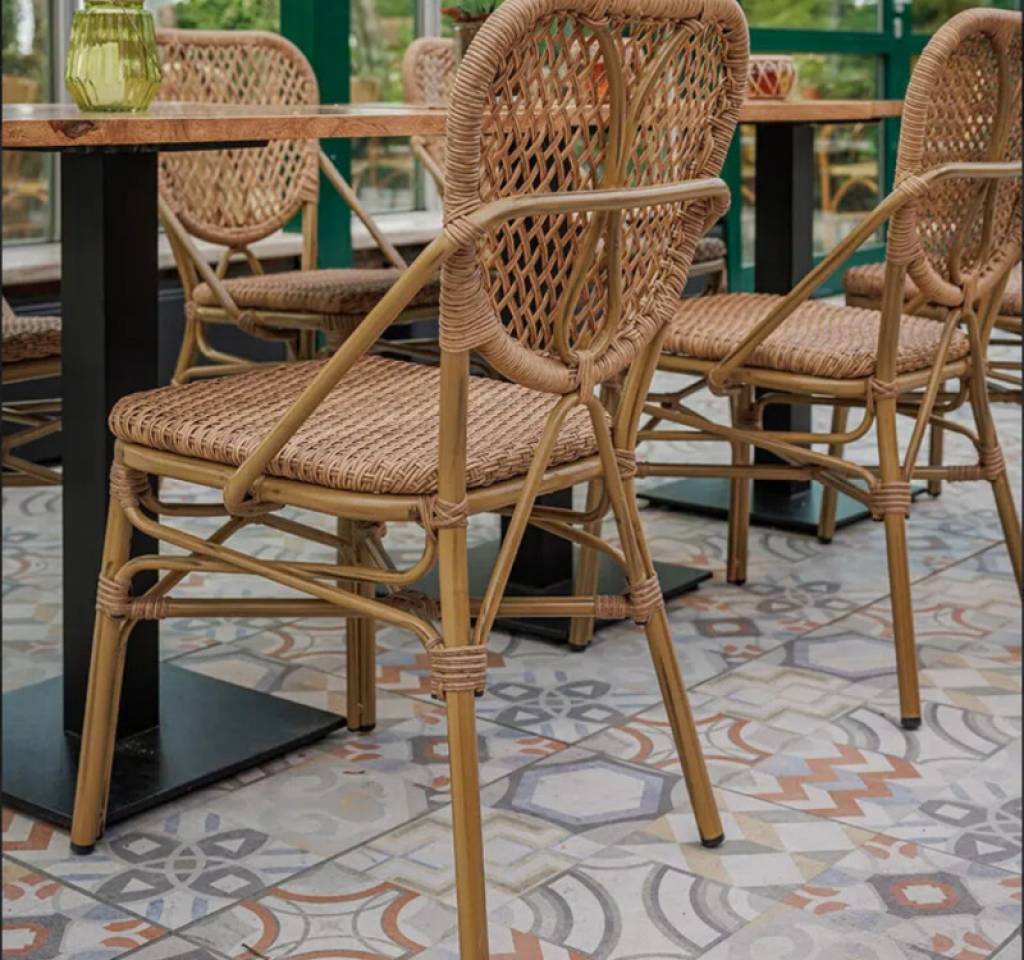 Comment choisir la chaise de terrasse idéale pour votre restaurant